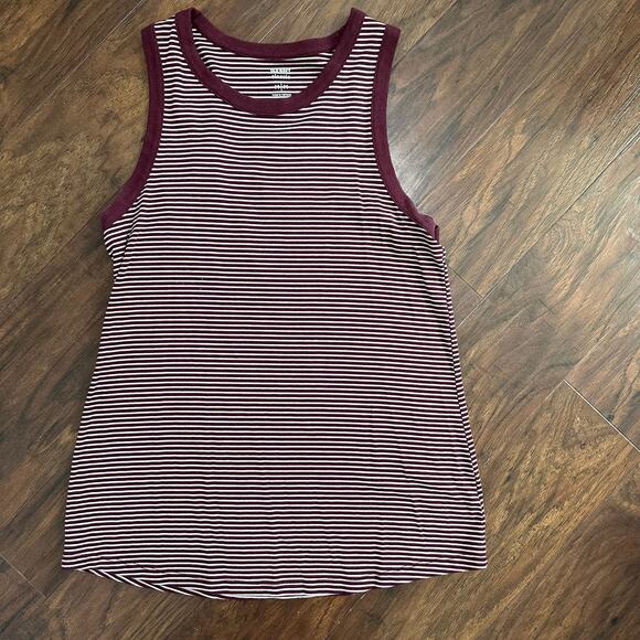 Old Navy Classic Tank Top Size Medium - Picture 1 of 3